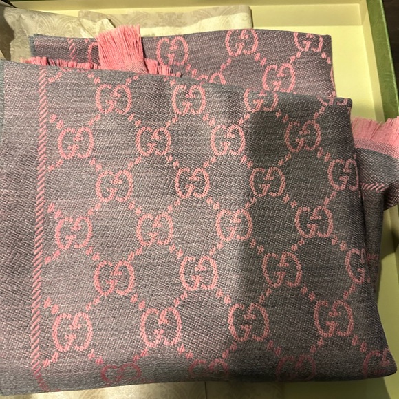 Gucci Scarf - Picture 4 of 9